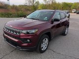 Used 2022 Jeep Compass Latitude image 3
