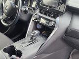 Used 2021 Toyota Venza LE image 4