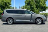 Used 2023 Chrysler Pacifica Limited image 3