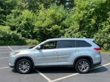 Used 2019 Toyota Highlander XLE image 2