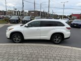 Used 2016 Toyota Highlander XLE image 2