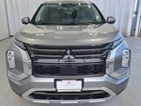 Used 2022 Mitsubishi Outlander SE image 3