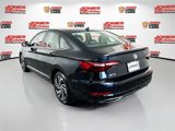 Used 2021 Volkswagen Jetta SEL Premium image 2