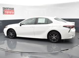 Used 2022 Toyota Camry SE image 2