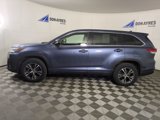 Used 2017 Toyota Highlander LE image 2