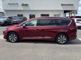 Used 2018 Chrysler Pacifica Limited w/ Advanced Safetytec Group image 2