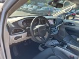 Used 2023 Chrysler Pacifica Touring-L image 5