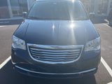 Used 2015 Chrysler Town & Country Touring image 3