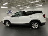 Used 2024 GMC Terrain SLE image 2