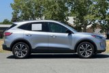 Used 2022 Ford Escape SE w/ SE Sport Appearance Package image 3