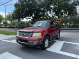 Used 2005 Ford Expedition XLT image 2
