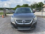 Used 2010 Volkswagen Routan SE image 2