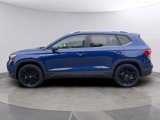 Used 2022 Volkswagen Taos SE w/ Panoramic Sunroof Package image 2