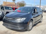 Used 2022 Chrysler Voyager LX image 2