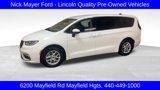 Used 2023 Chrysler Pacifica Touring-L image 4