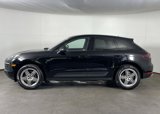Certified 2018 Porsche Macan image 2