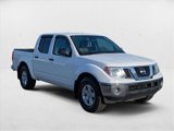 Used 2010 Nissan Frontier SE image 3