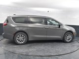 New 2025 Chrysler Pacifica Select image 4