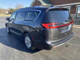 Used 2021 Chrysler Pacifica Touring-L image 5