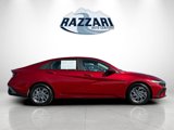 Used 2024 Hyundai Elantra SEL image 2