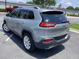 Used 2017 Jeep Cherokee Limited image 2