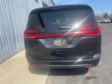 Used 2021 Chrysler Pacifica Limited w/ Uconnect Theater Family Group image 5
