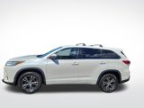 Used 2018 Toyota Highlander LE image 2
