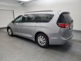 Used 2017 Chrysler Pacifica Touring-L image 3