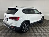 Used 2024 Volkswagen Taos SE image 3