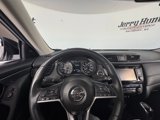 Used 2017 Nissan Rogue SV w/ SV Premium Package image 2