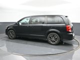 Used 2018 Dodge Grand Caravan SE image 3