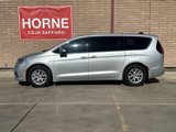 Used 2023 Chrysler Pacifica Touring-L image 2