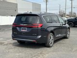 Used 2021 Chrysler Pacifica Limited w/ Uconnect Theater Family Group image 4