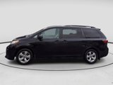 Used 2018 Toyota Sienna LE image 2