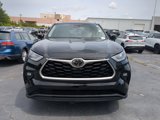 Used 2020 Toyota Highlander XLE image 3
