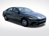 New 2025 Hyundai Elantra SE image 3