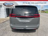 Used 2022 Chrysler Pacifica Touring-L image 5
