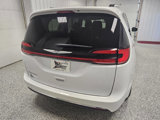 Used 2022 Chrysler Pacifica Touring-L image 4
