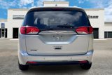 Used 2018 Chrysler Pacifica Touring-L image 4