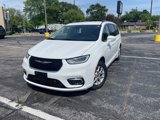 Used 2022 Chrysler Pacifica Touring-L image 2