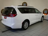 Used 2022 Chrysler Pacifica Touring-L image 3