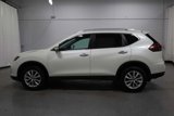Used 2018 Nissan Rogue SV image 2