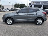 Used 2017 Nissan Rogue Sport SV image 2