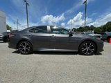 Used 2020 Toyota Camry SE w/ Sunroof Package image 2