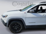 Used 2019 Jeep Cherokee Trailhawk image 2