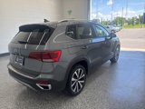 Used 2024 Volkswagen Taos SE w/ Panoramic Sunroof Package image 4