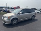 Used 2014 Chrysler Town & Country Touring image 3
