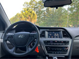 Used 2017 Hyundai Sonata SE image 3