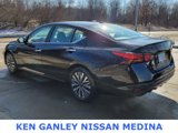 Used 2024 Nissan Altima 2.5 SV image 5