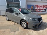 Used 2022 Chrysler Pacifica Touring-L image 3